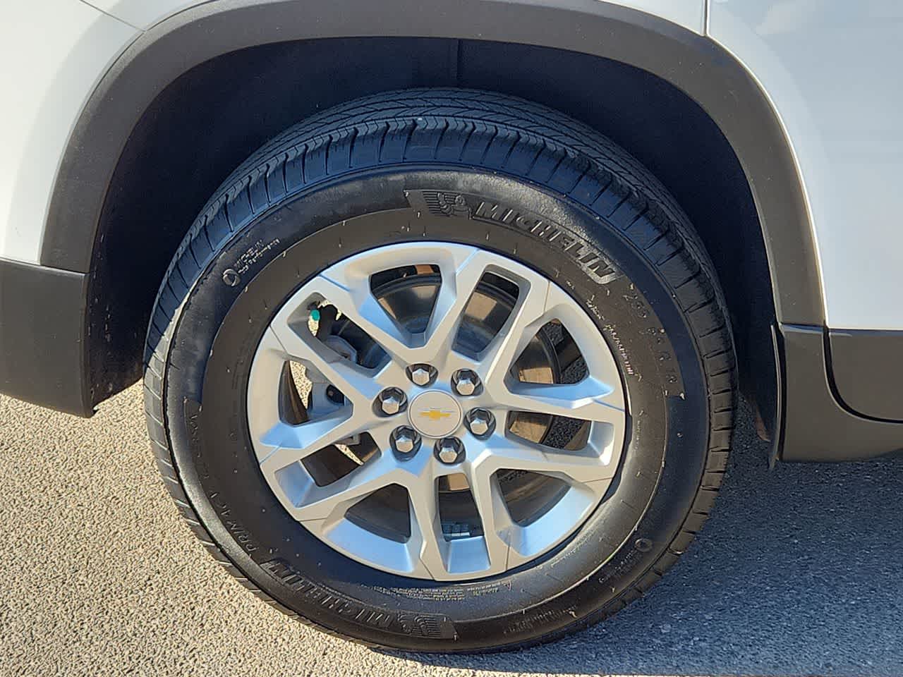 Thumbnail: 2022 Chevrolet Traverse - 12