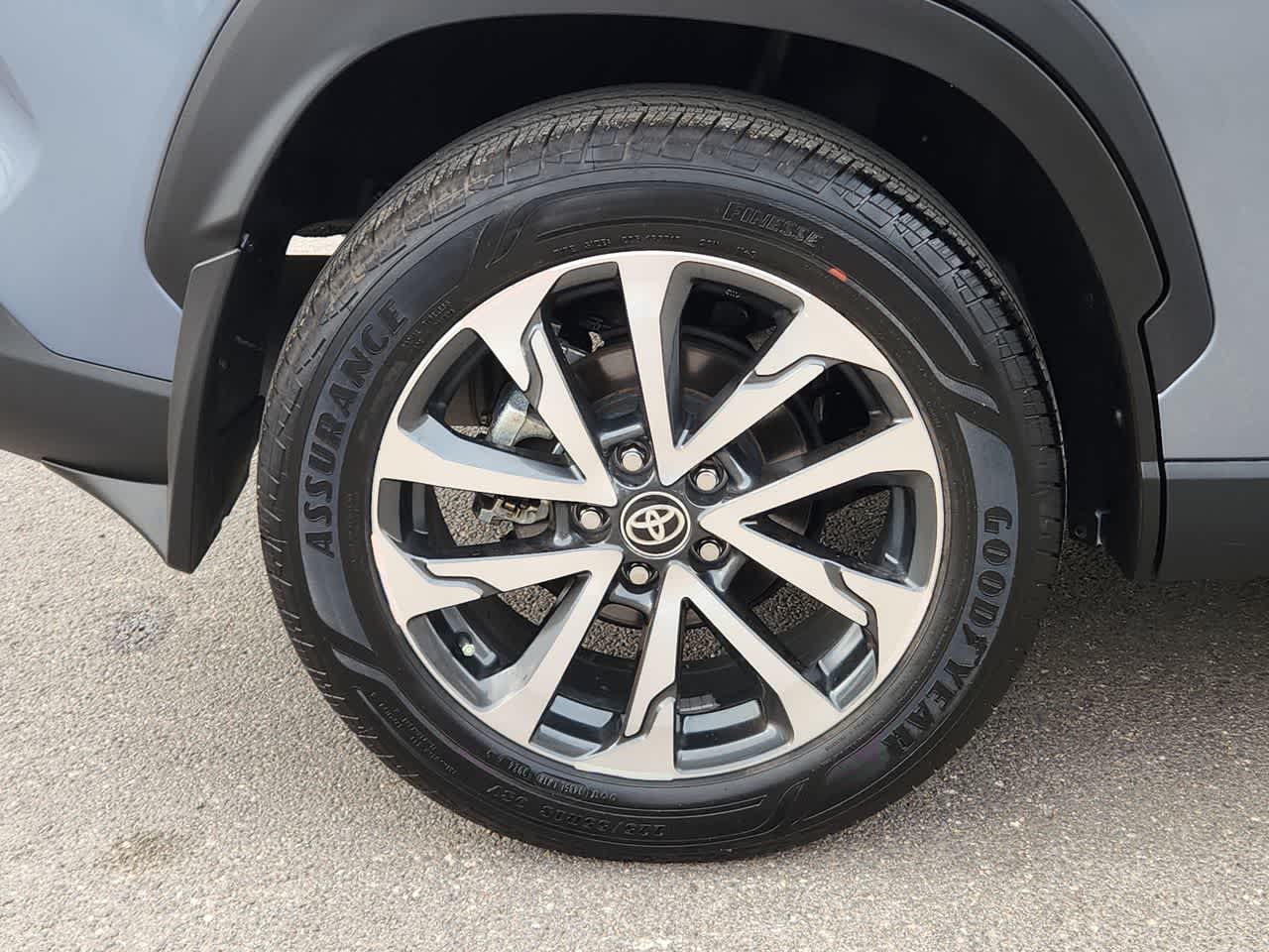 2024 Toyota Corolla Cross XLE 16