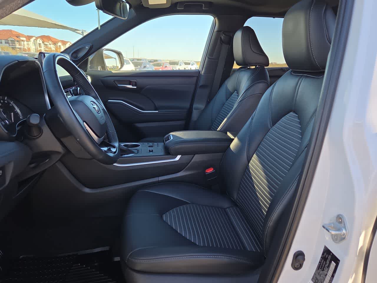 Thumbnail: 2023 Toyota Highlander - 19