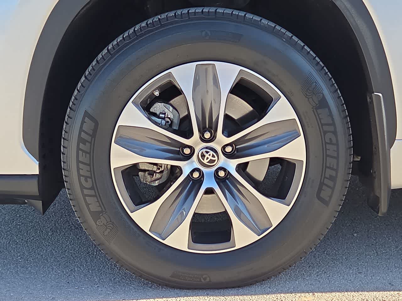 Thumbnail: 2023 Toyota Highlander - 12