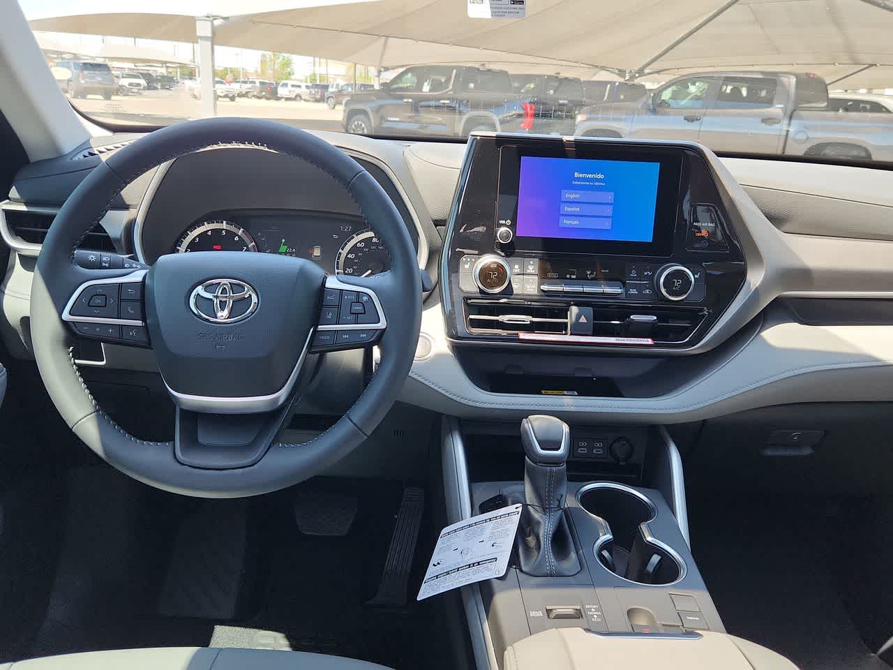 Thumbnail: 2024 Toyota Highlander - 18