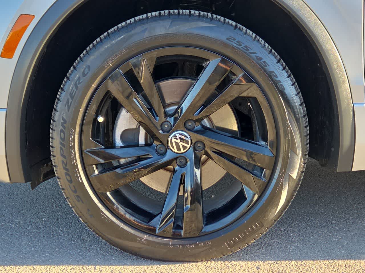 Thumbnail: 2023 Volkswagen Tiguan - 12