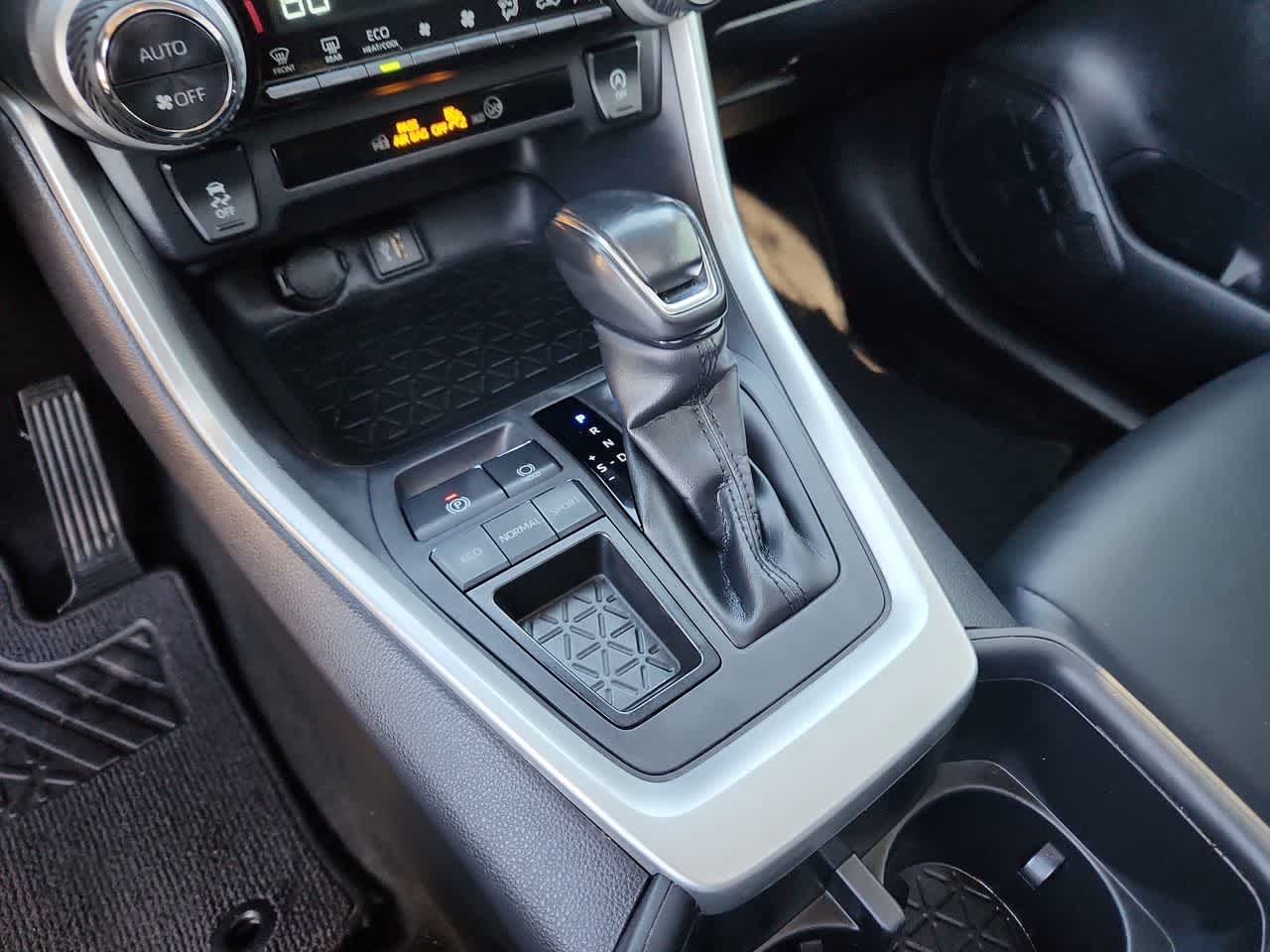 Thumbnail: 2023 Toyota RAV4 - 21