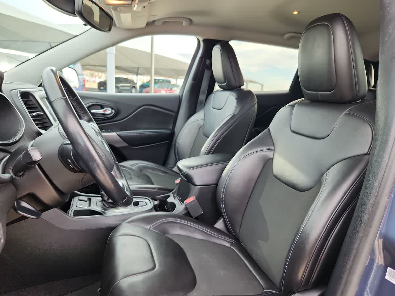 Thumbnail: 2021 Jeep Cherokee - 15