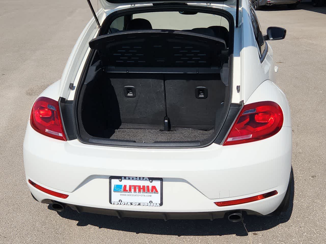 Thumbnail: 2013 Volkswagen Beetle - 23