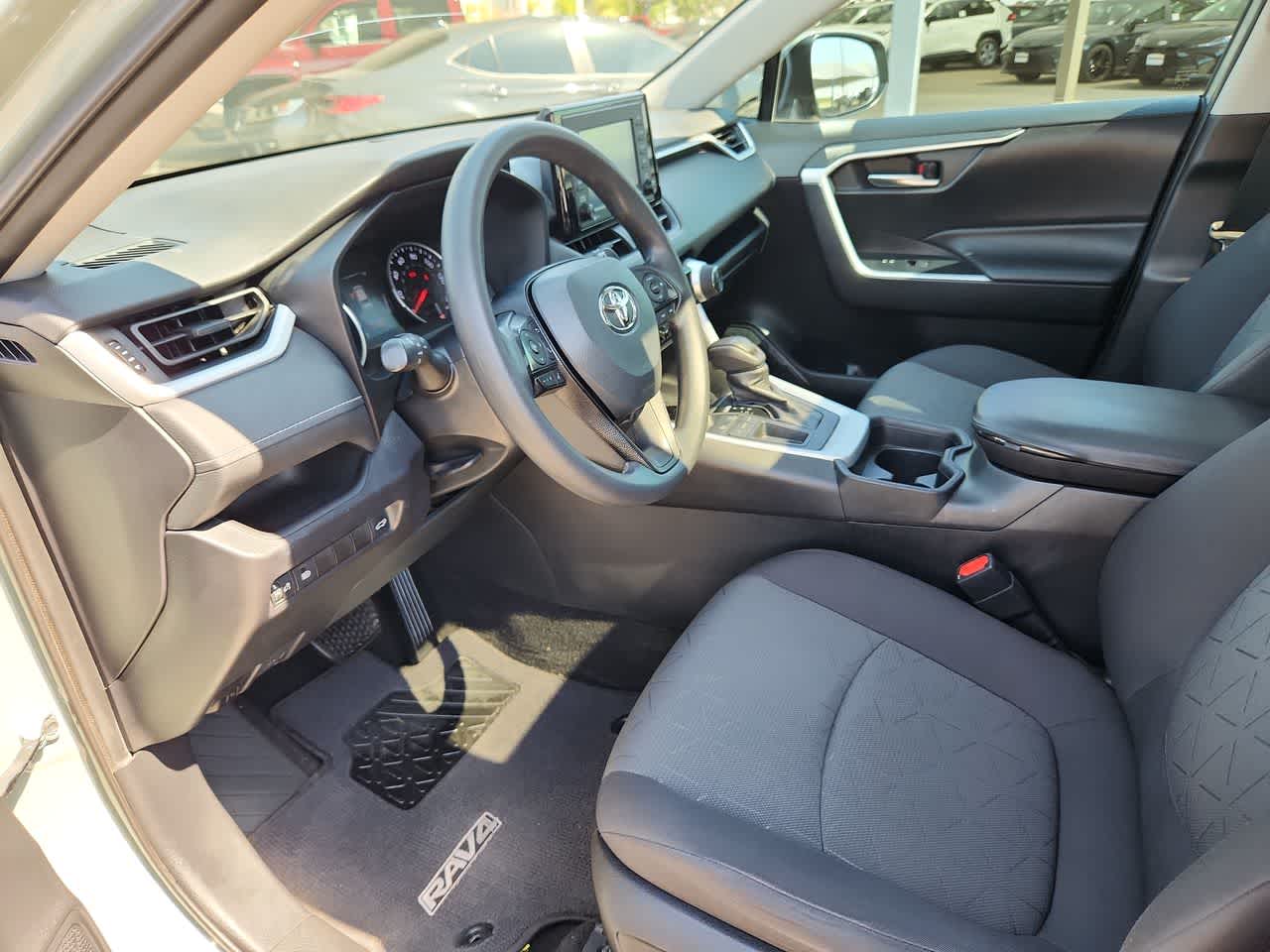 Thumbnail: 2020 Toyota RAV4 - 10