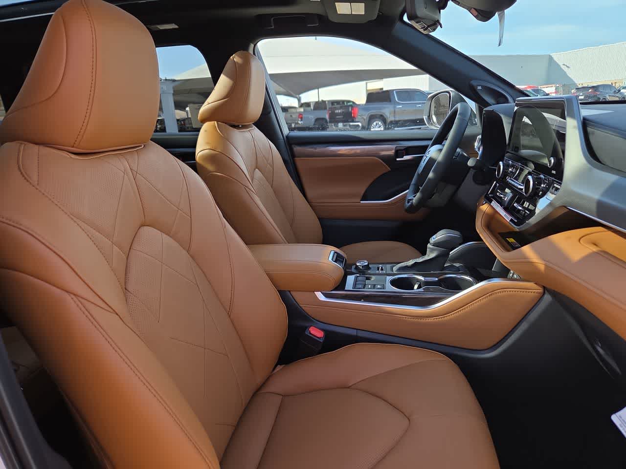 Thumbnail: 2026 Toyota Highlander - 18