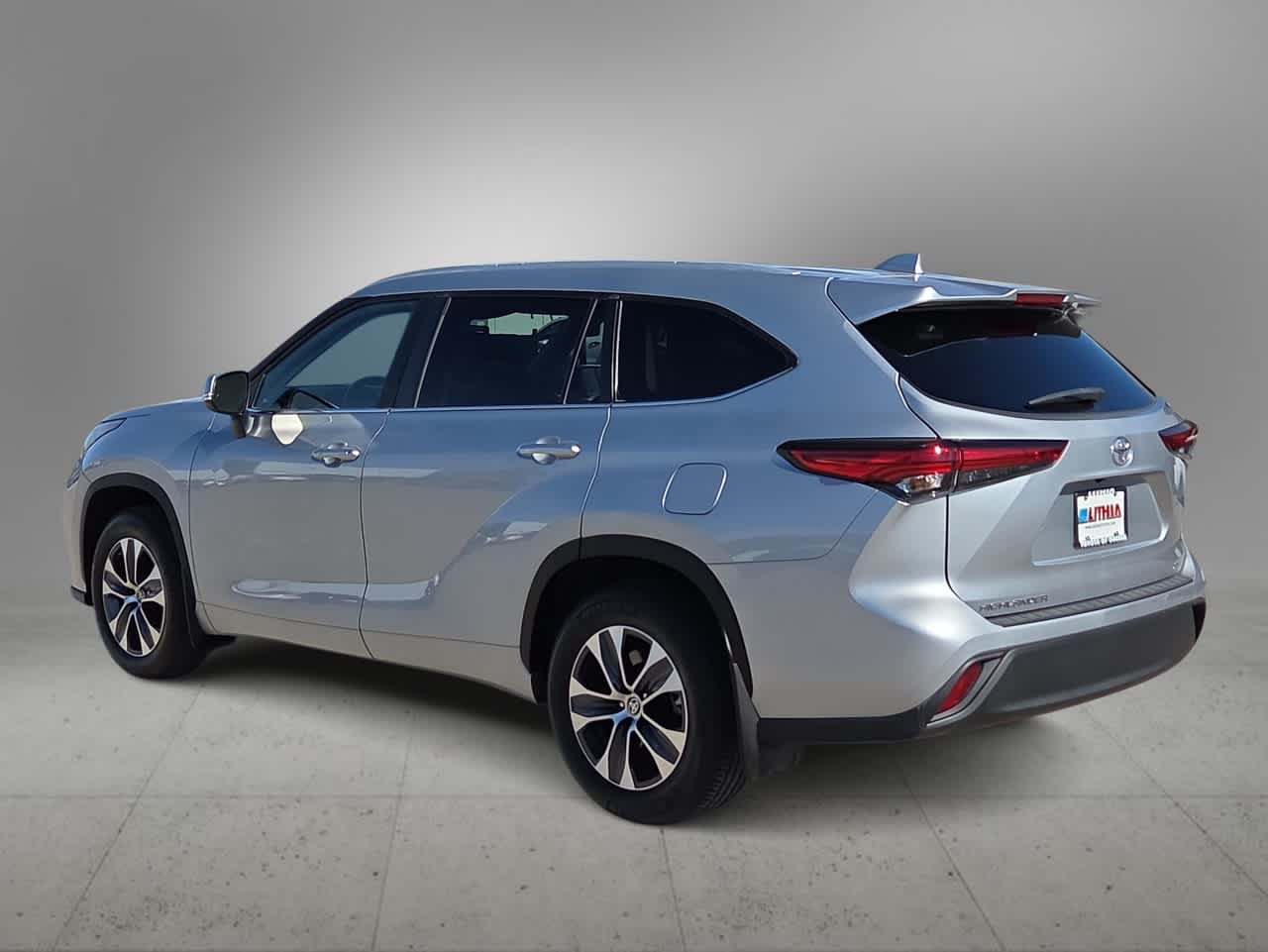 Thumbnail: 2023 Toyota Highlander - 6