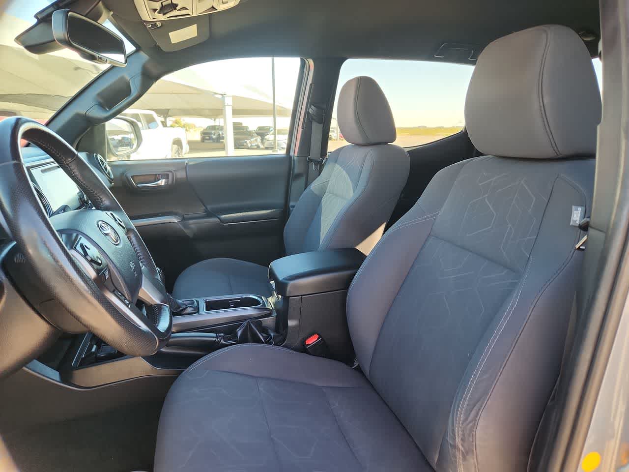 Thumbnail: 2019 Toyota Tacoma - 15