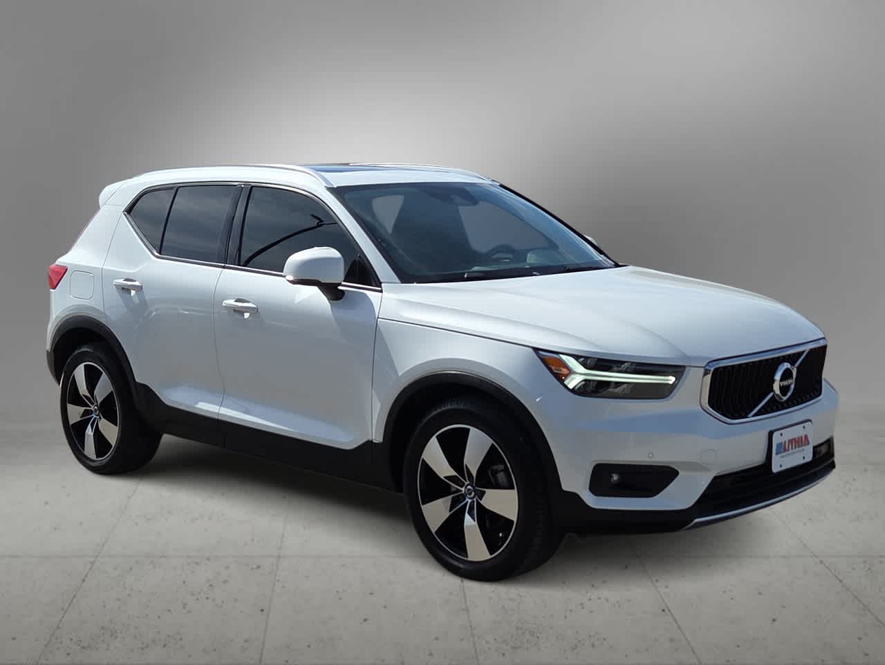 Thumbnail: 2021 Volvo XC40 - 2