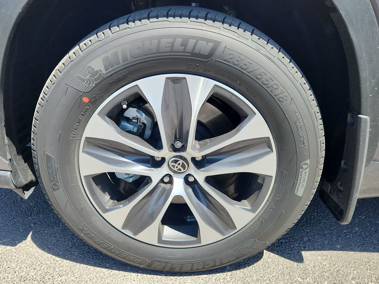 Thumbnail: 2024 Toyota Highlander - 16