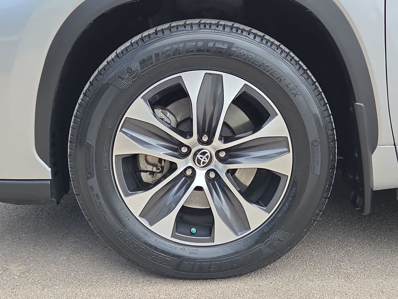 Thumbnail: 2023 Toyota Highlander - 12