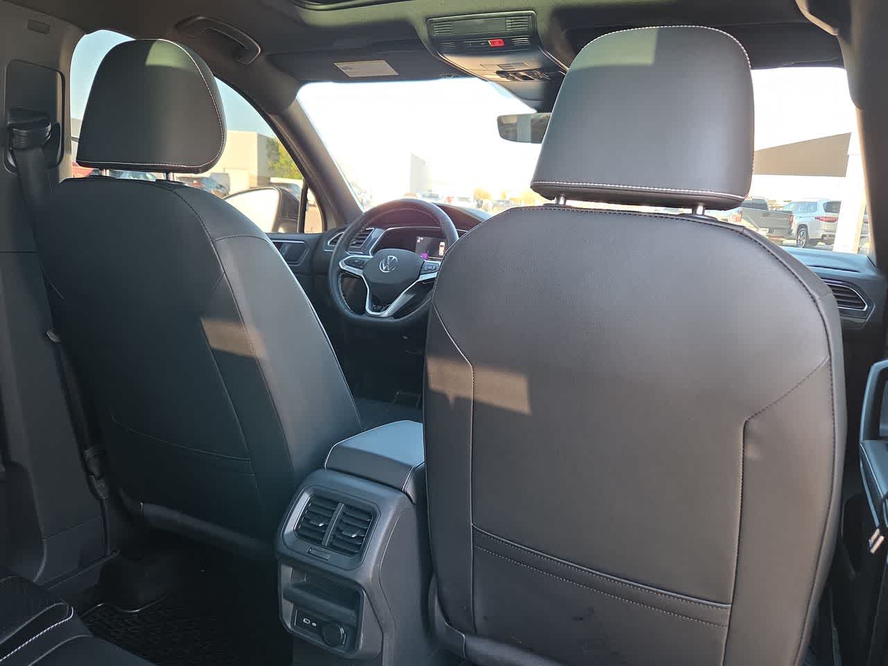 Thumbnail: 2023 Volkswagen Tiguan - 16