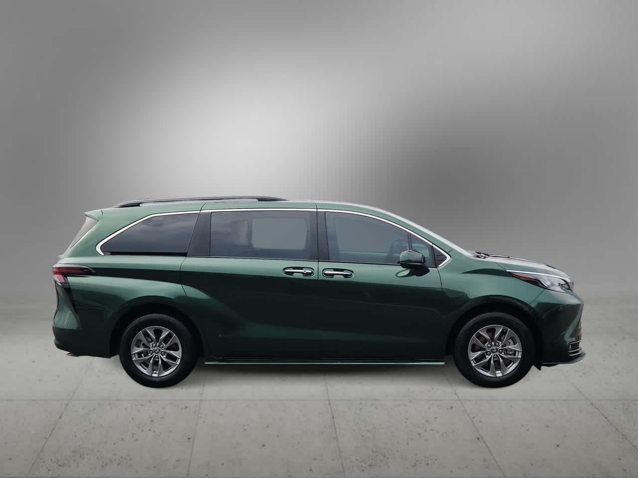 Thumbnail: 2025 Toyota Sienna - 9