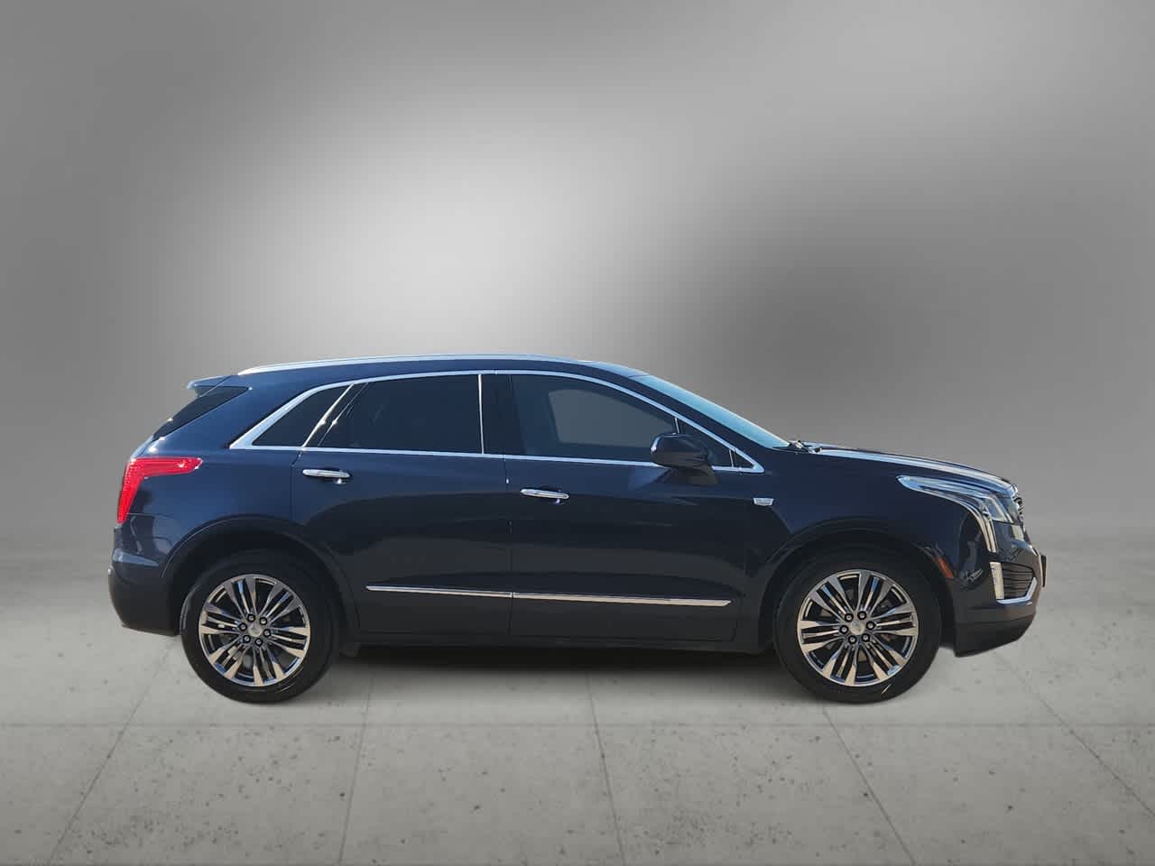 Thumbnail: 2017 Cadillac XT5 - 9