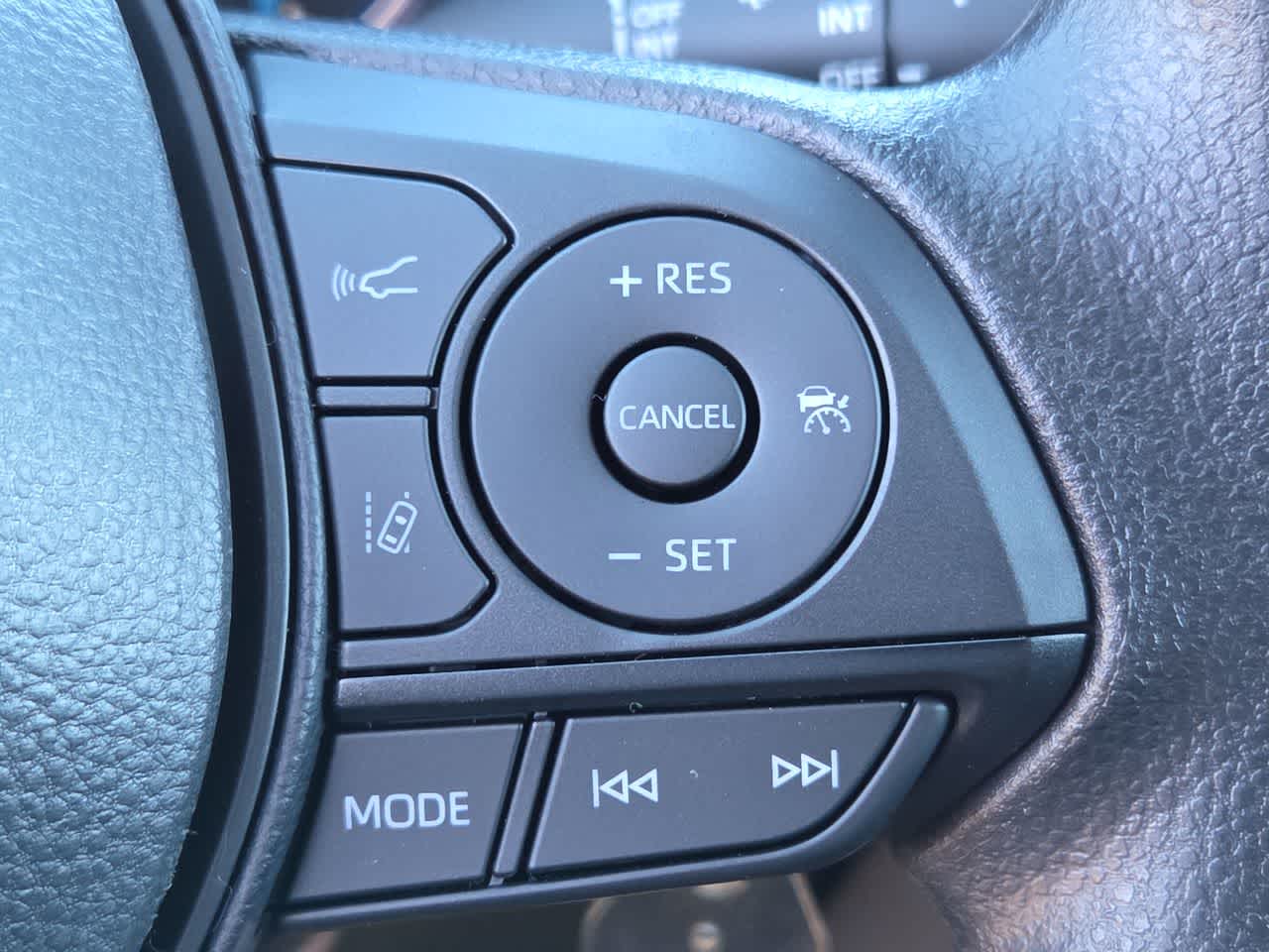 Thumbnail: 2025 Toyota RAV4 - 27