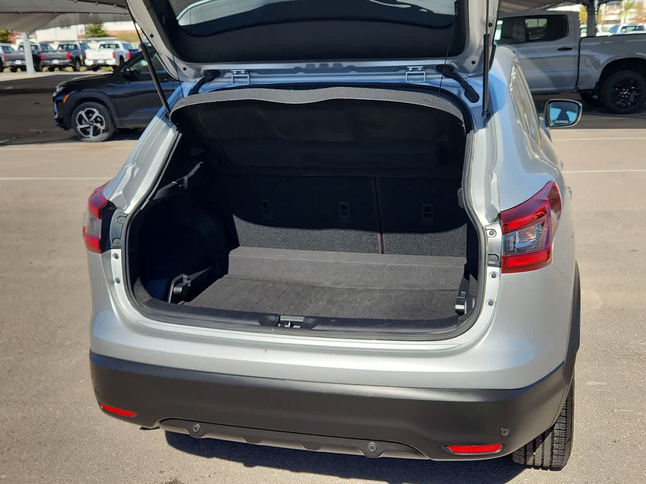 Thumbnail: 2020 Nissan Rogue Sport - 23