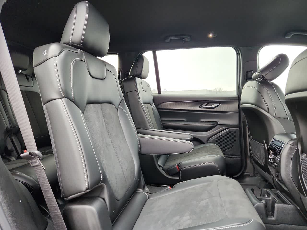 Thumbnail: 2025 Jeep Grand Cherokee L - 18