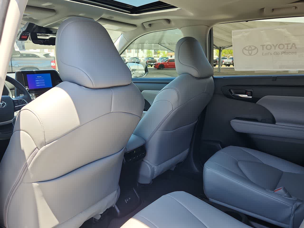 Thumbnail: 2024 Toyota Highlander - 20