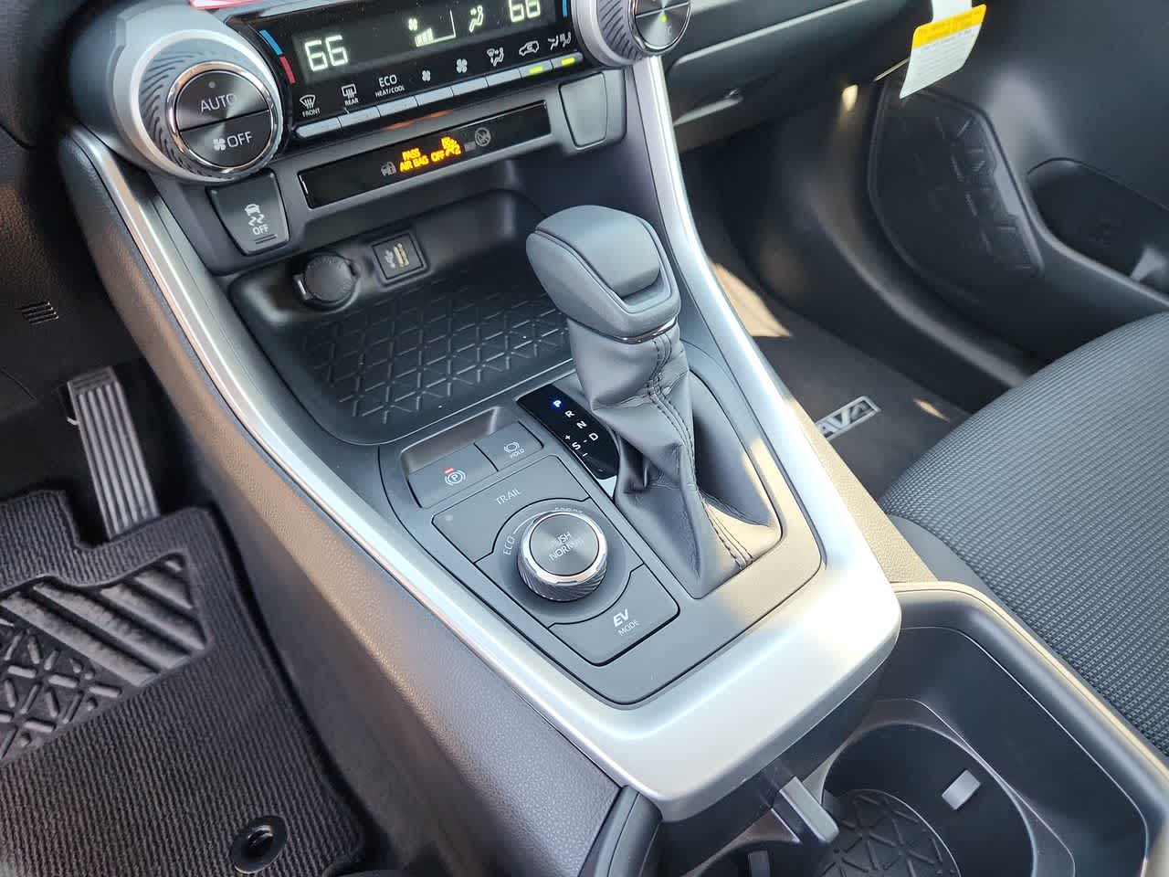 Thumbnail: 2025 Toyota RAV4 - 21