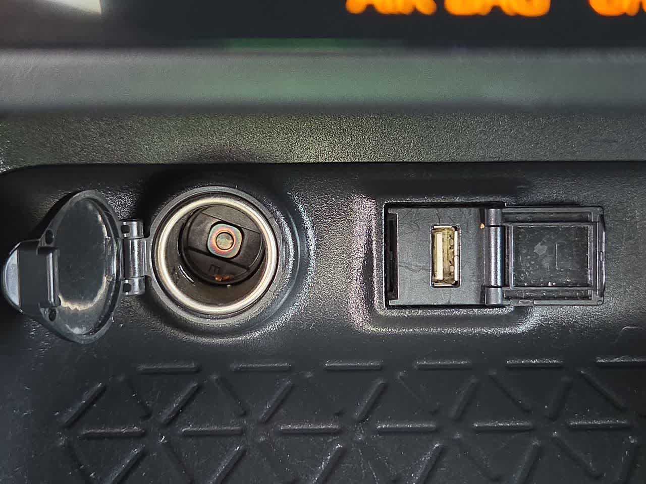 Thumbnail: 2021 Toyota RAV4 - 25