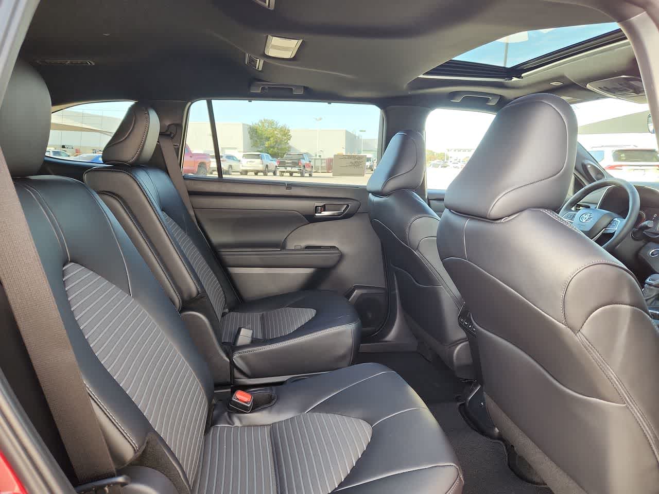 Thumbnail: 2026 Toyota Highlander - 17