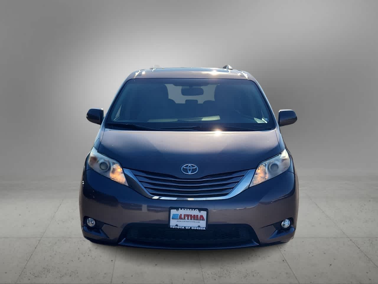 Thumbnail: 2016 Toyota Sienna - 3