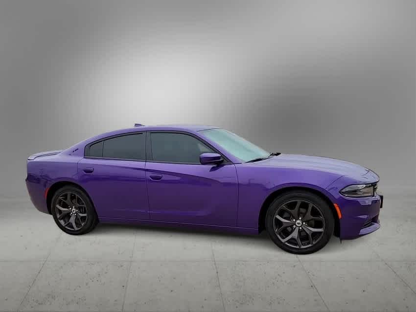 2019 Dodge Charger SXT 2