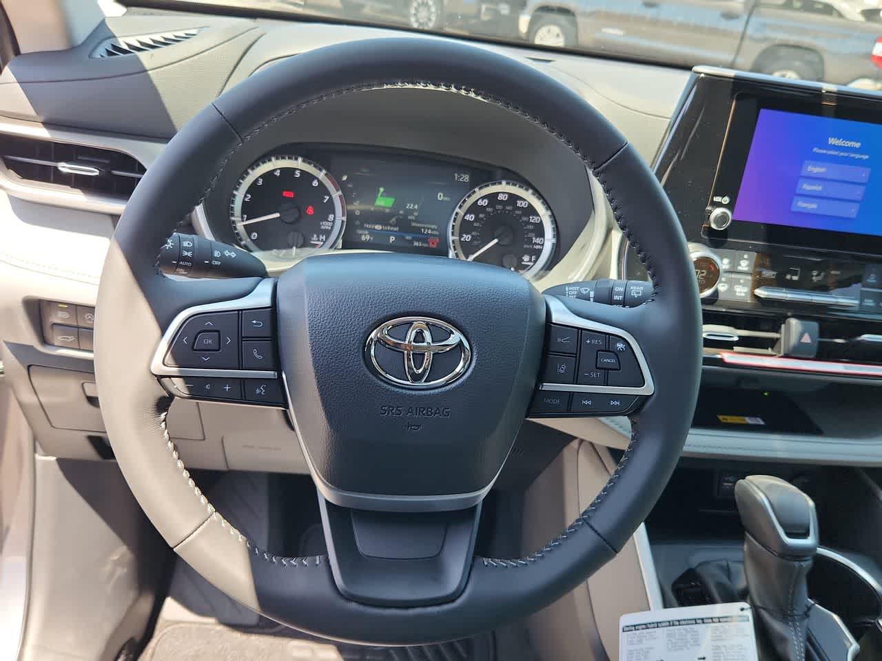 Thumbnail: 2024 Toyota Highlander - 23