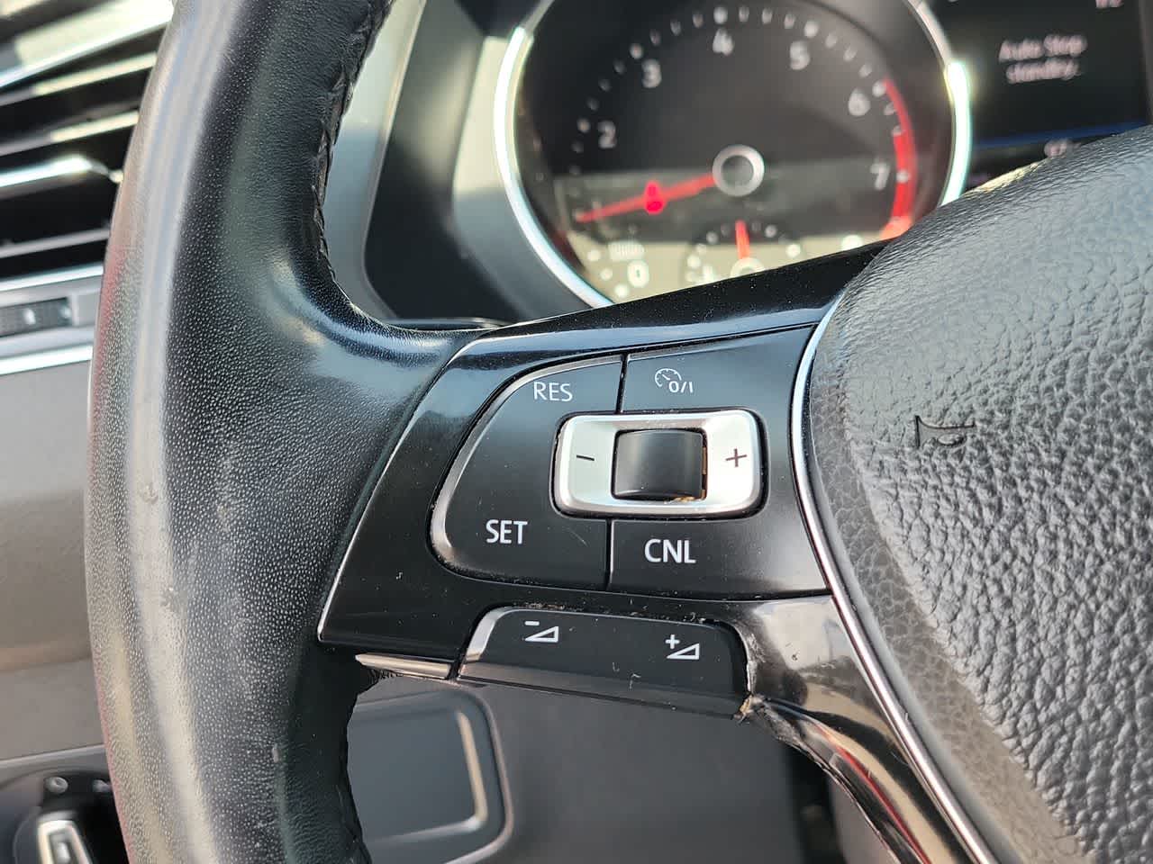 2018 Volkswagen Tiguan SE 19