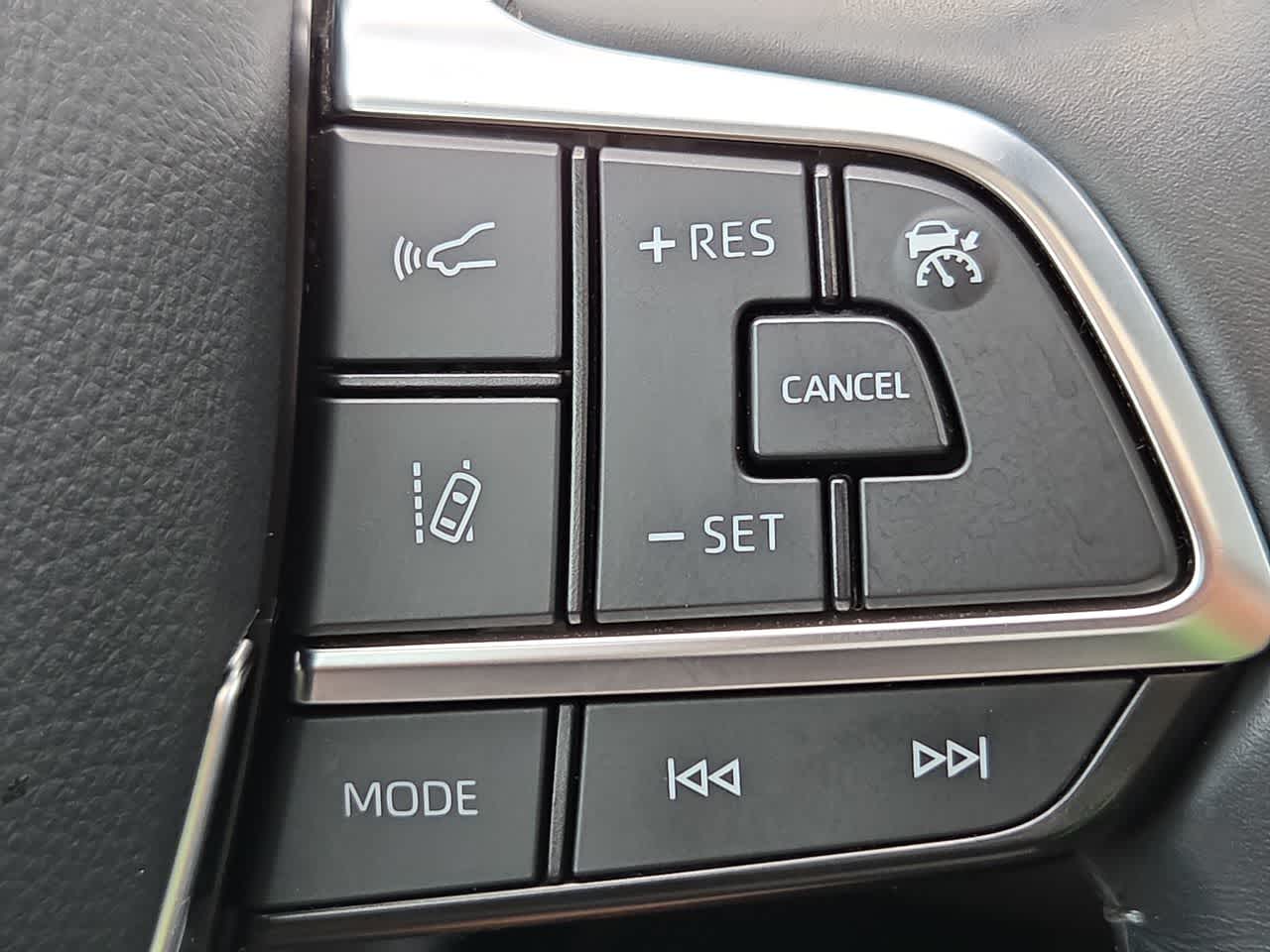 Thumbnail: 2021 Toyota Highlander - 23