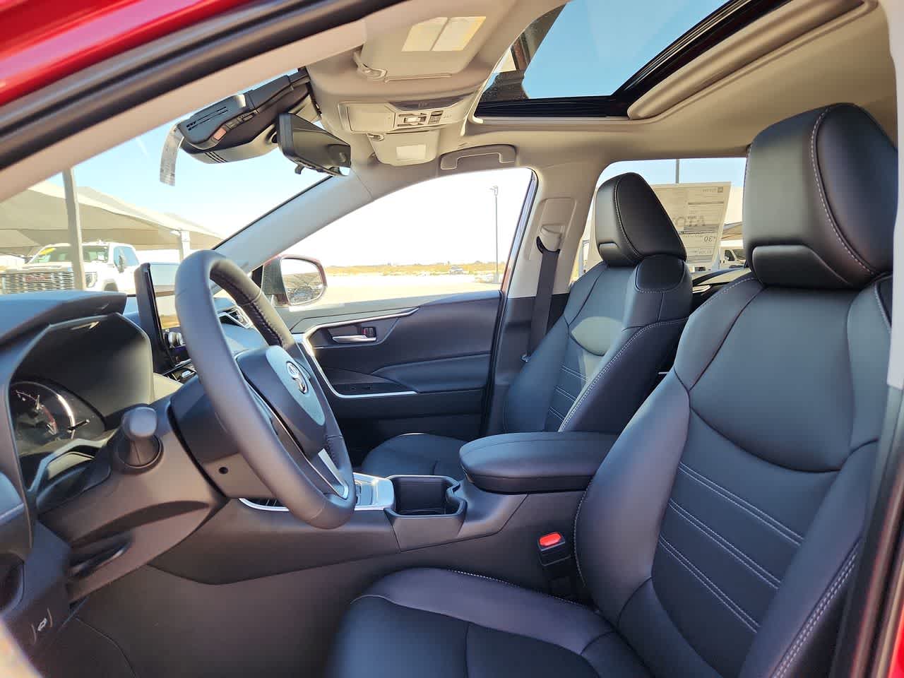 Thumbnail: 2025 Toyota RAV4 - 15