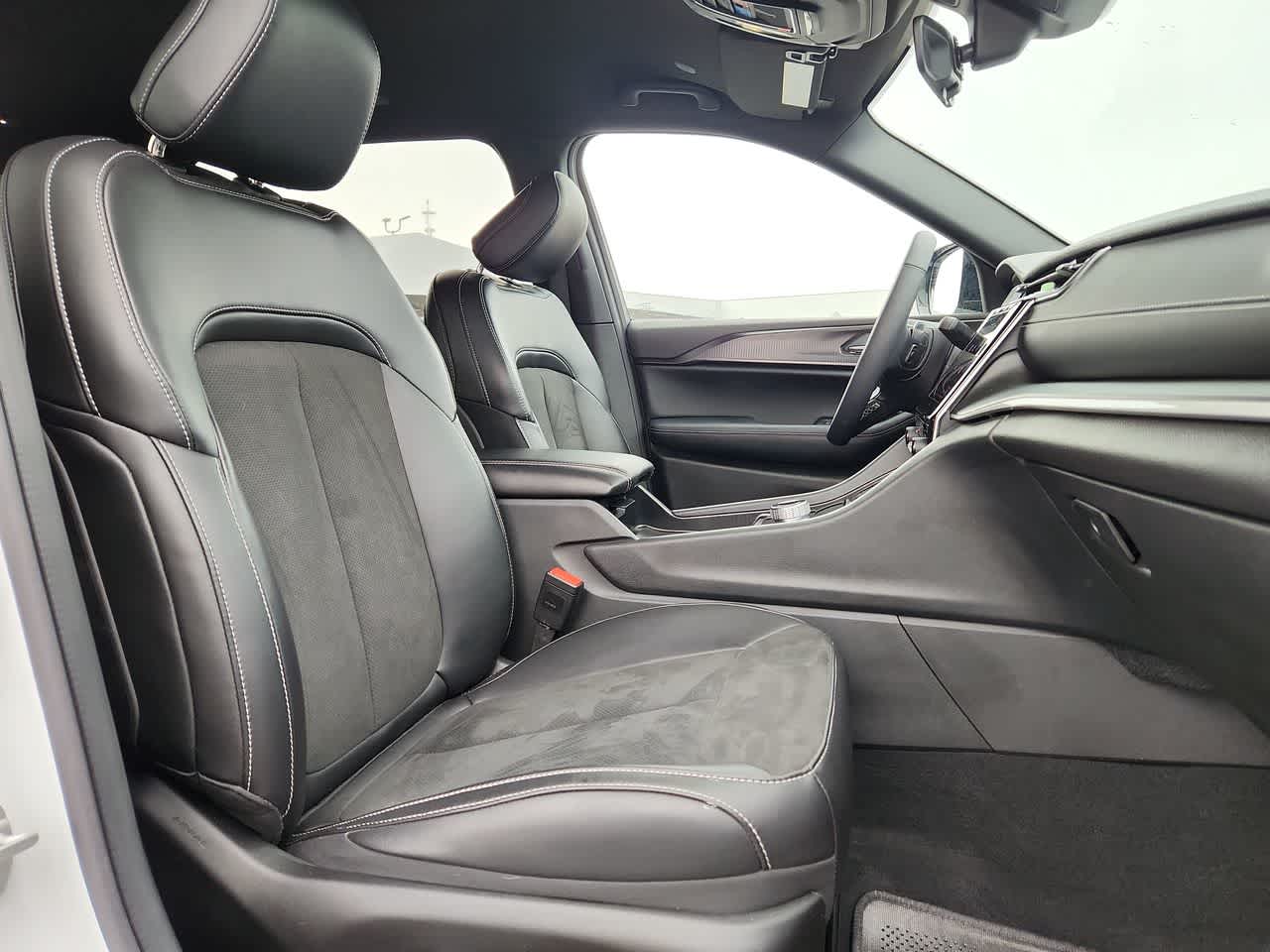 Thumbnail: 2025 Jeep Grand Cherokee L - 19