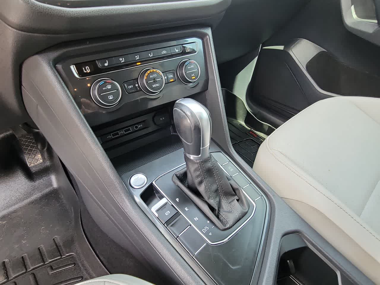 2018 Volkswagen Tiguan SE 17