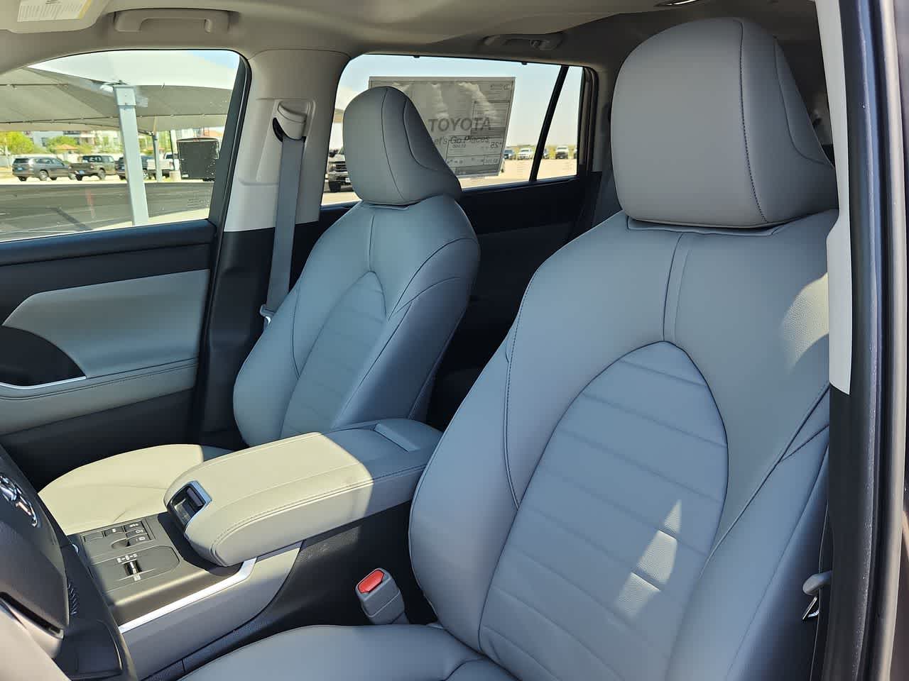 Thumbnail: 2024 Toyota Highlander - 19