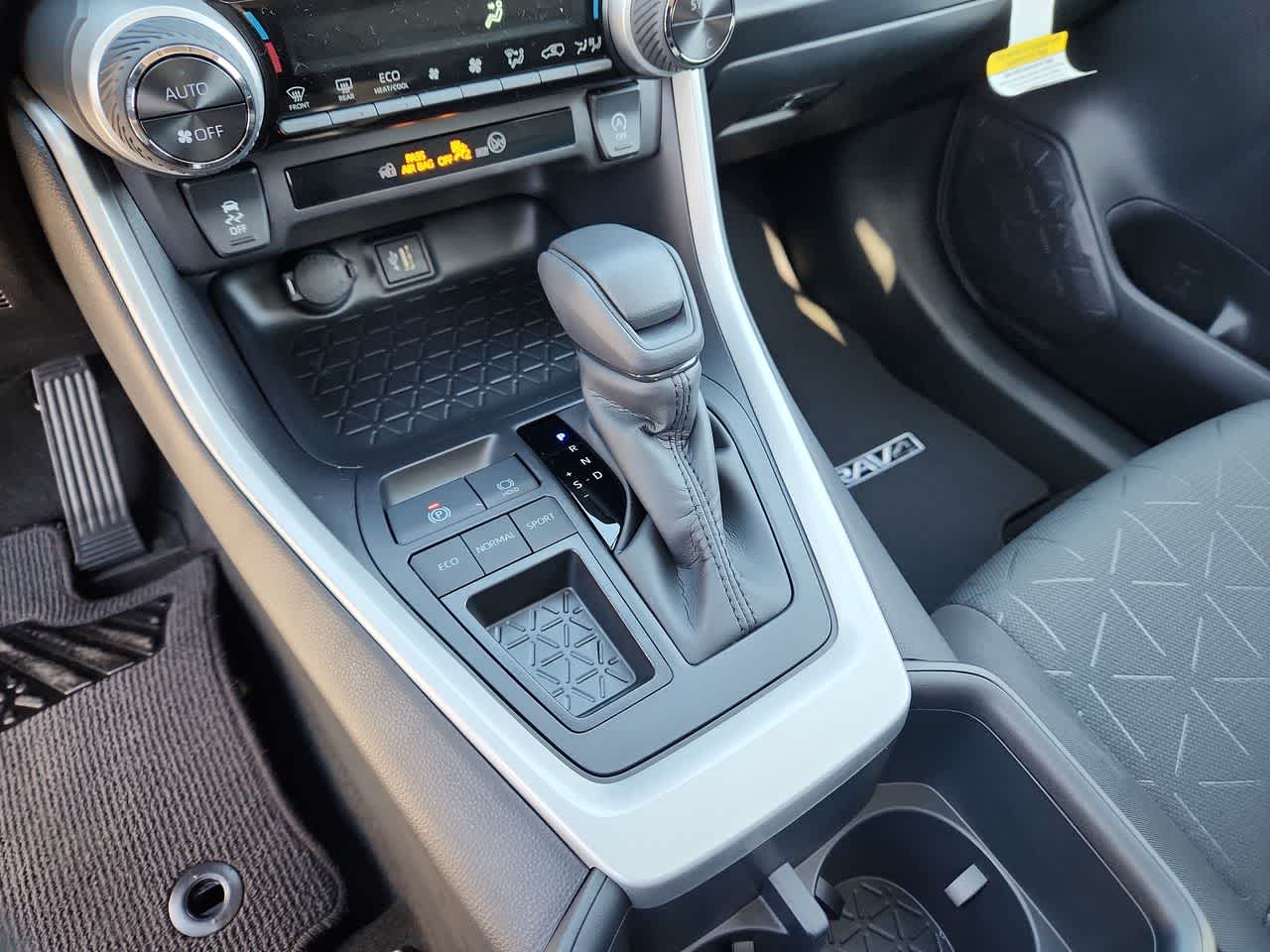 Thumbnail: 2025 Toyota RAV4 - 21