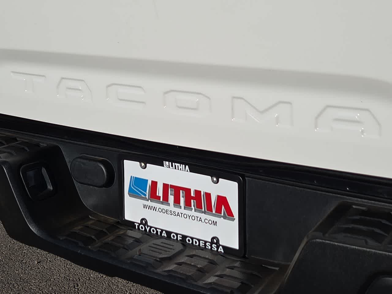 Thumbnail: 2022 Toyota Tacoma - 11