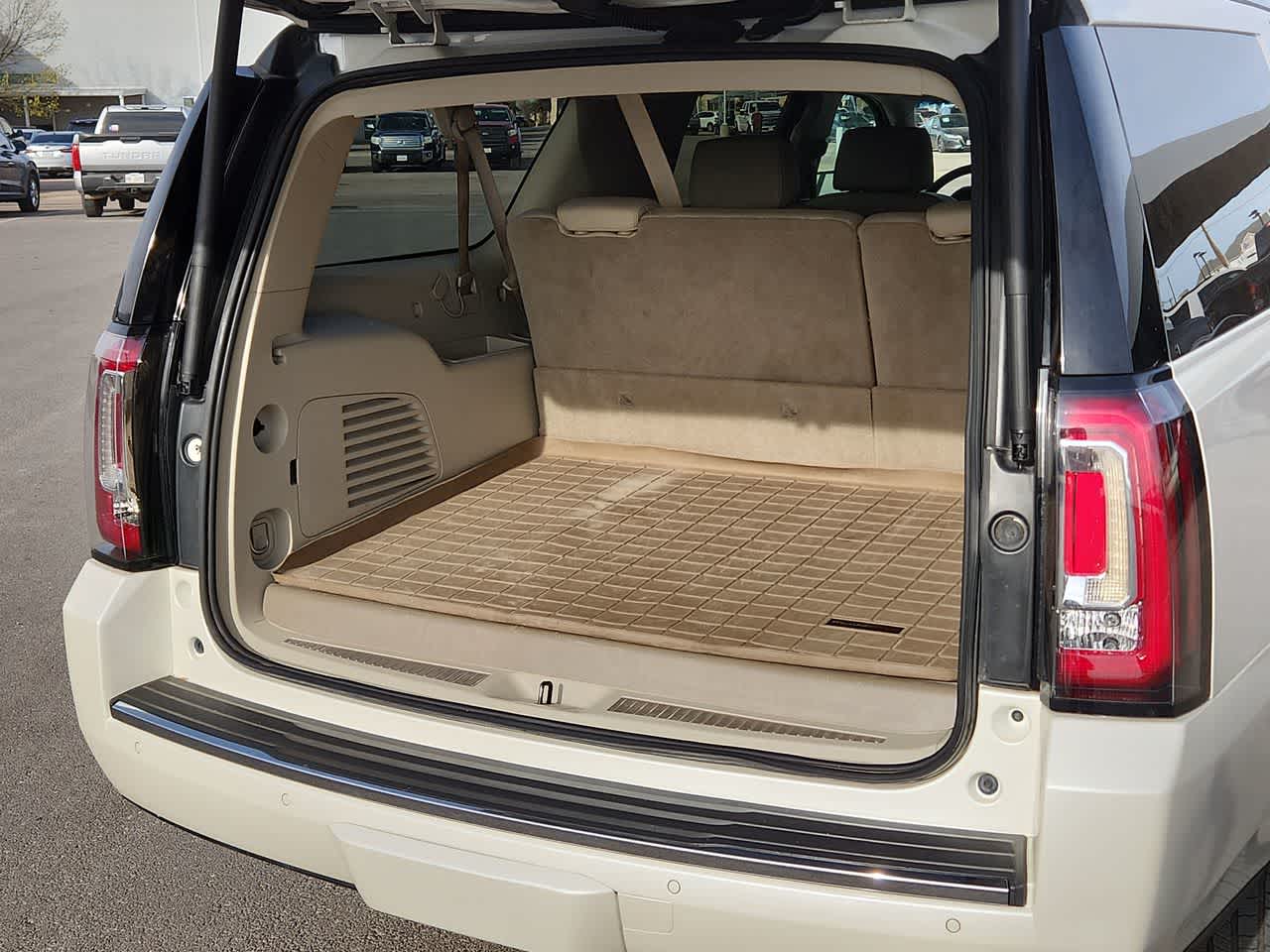 2015 GMC Yukon XL Denali 27