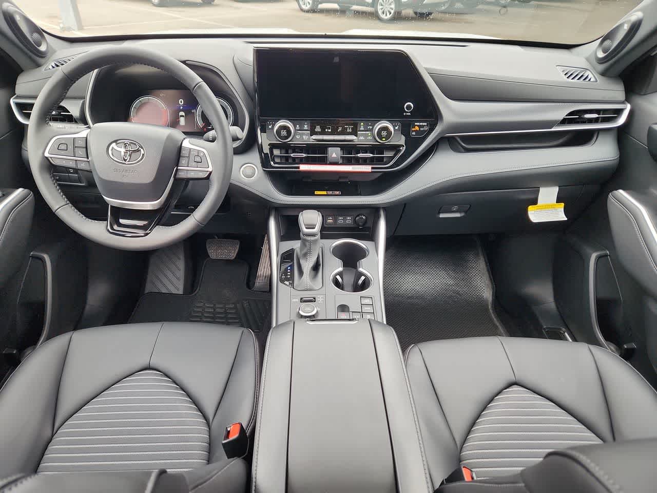 Thumbnail: 2026 Toyota Highlander - 14