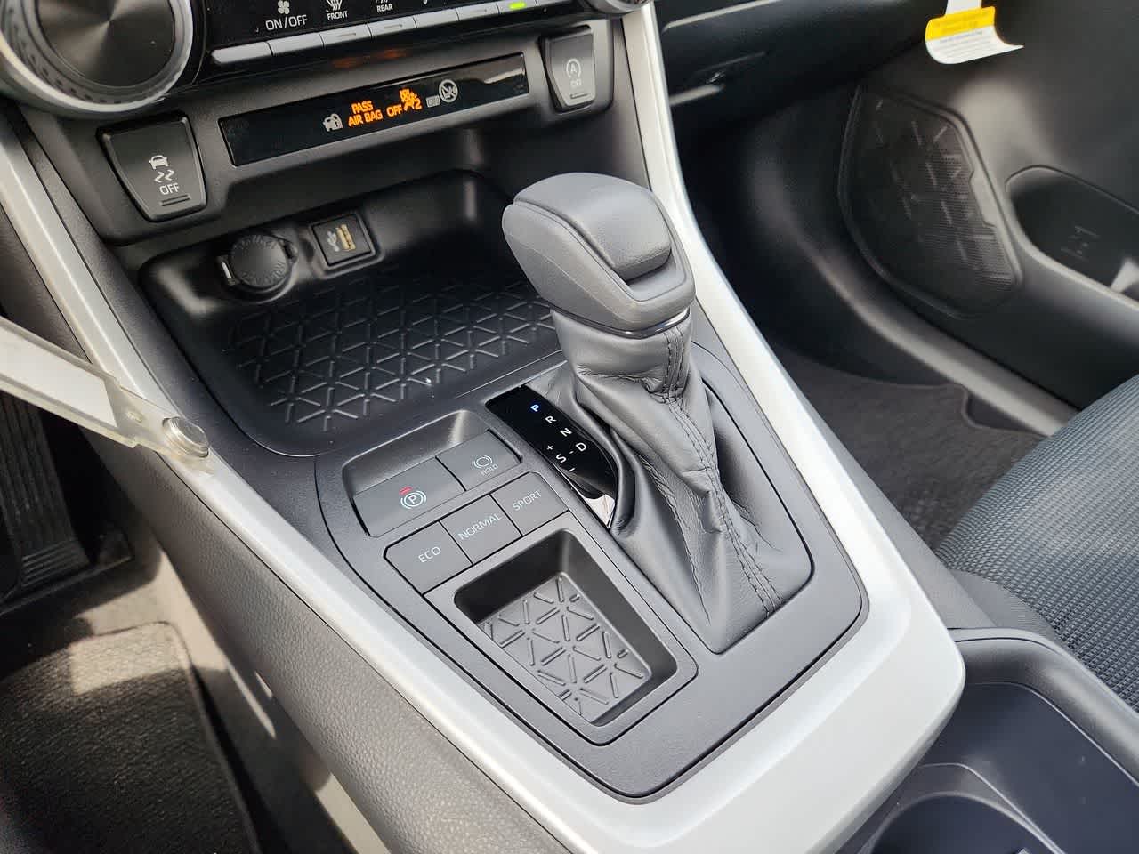 Thumbnail: 2025 Toyota RAV4 - 21