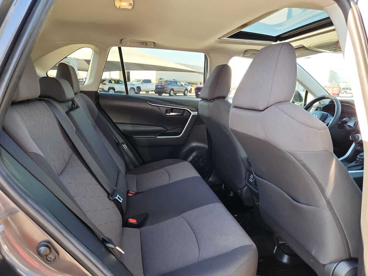 Thumbnail: 2019 Toyota RAV4 - 17