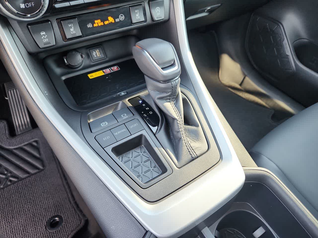 Thumbnail: 2023 Toyota RAV4 - 21