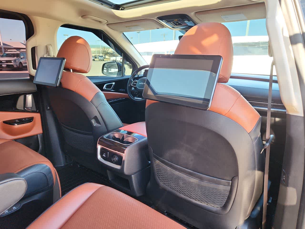 Thumbnail: 2022 Kia Carnival - 16