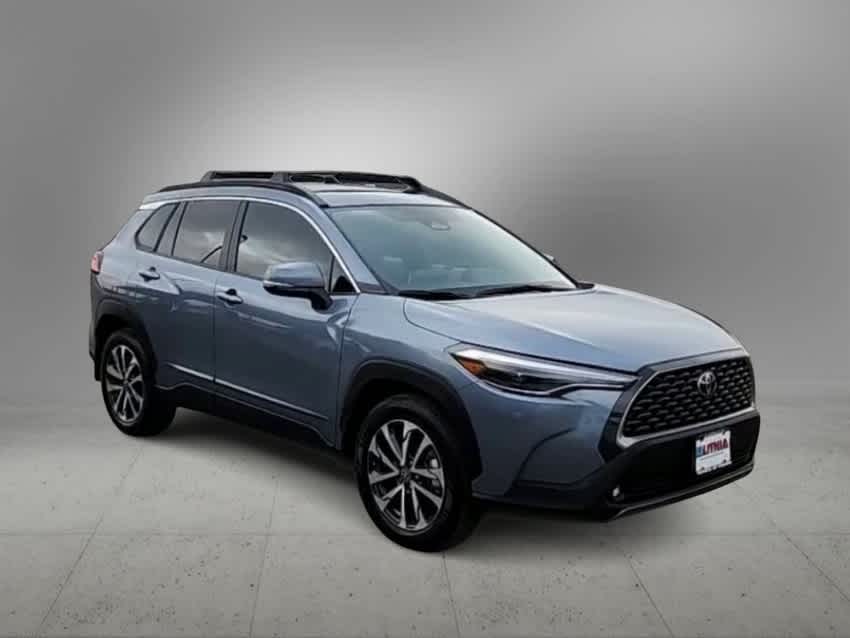 2024 Toyota Corolla Cross XLE 2