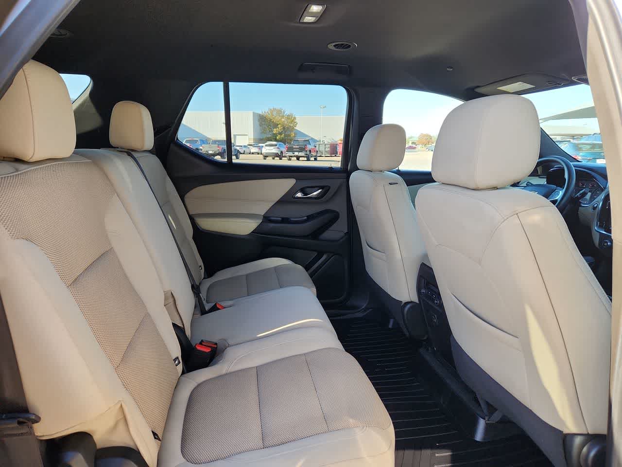 Thumbnail: 2022 Chevrolet Traverse - 17