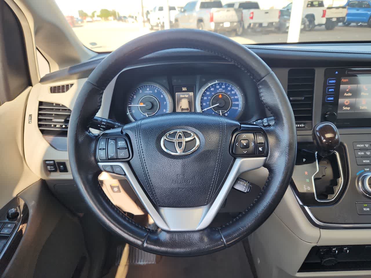 Thumbnail: 2016 Toyota Sienna - 19
