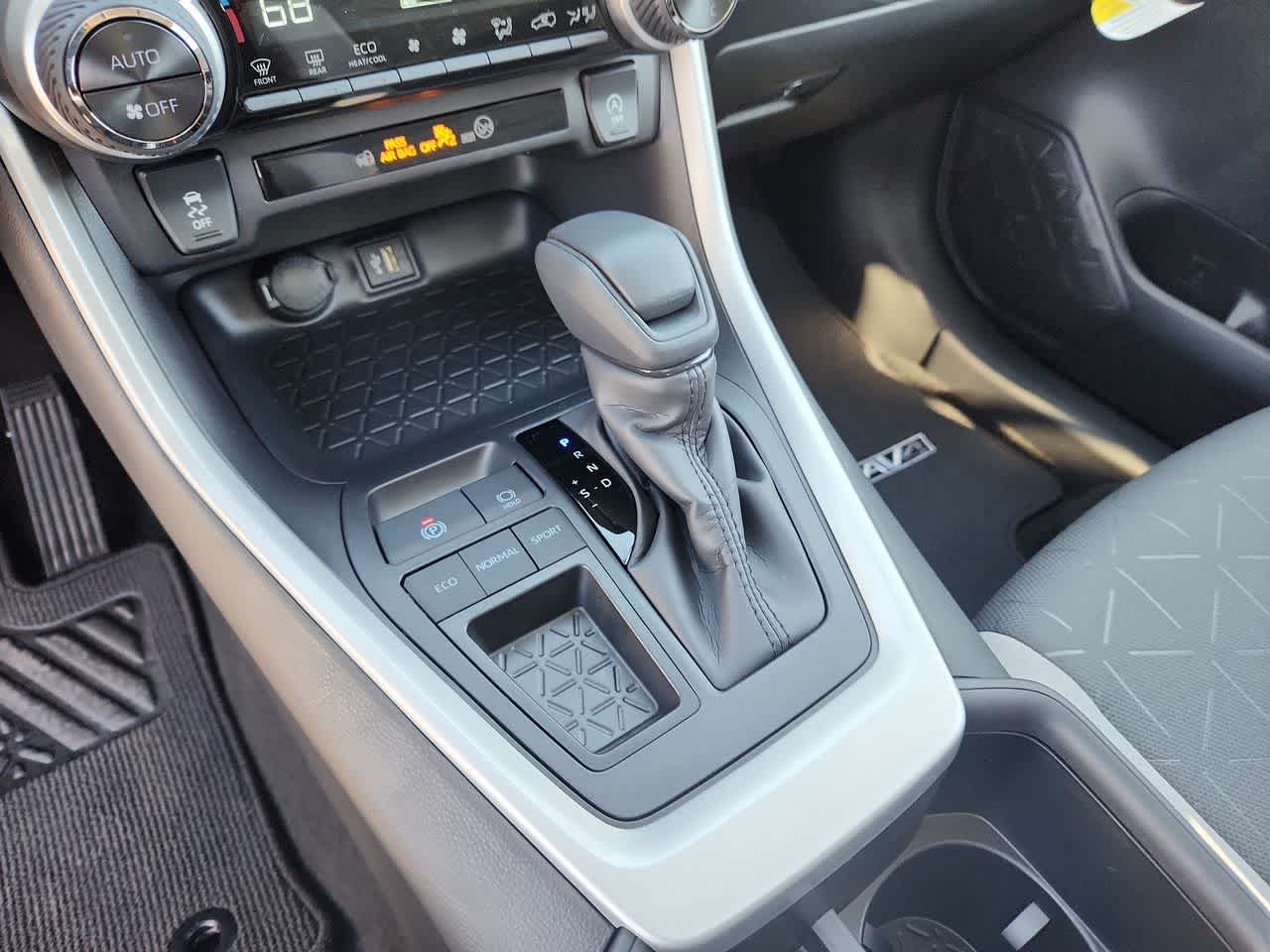 Thumbnail: 2025 Toyota RAV4 - 21