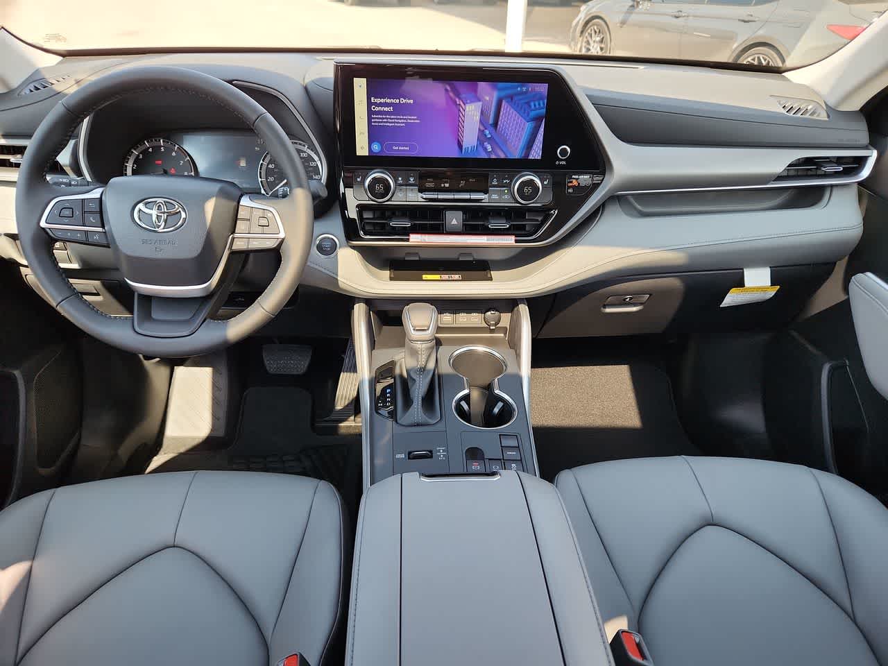 Thumbnail: 2025 Toyota Highlander - 14