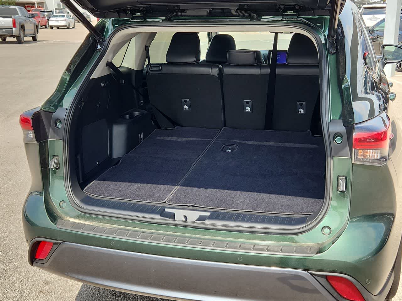 2023 Toyota Highlander Limited 27