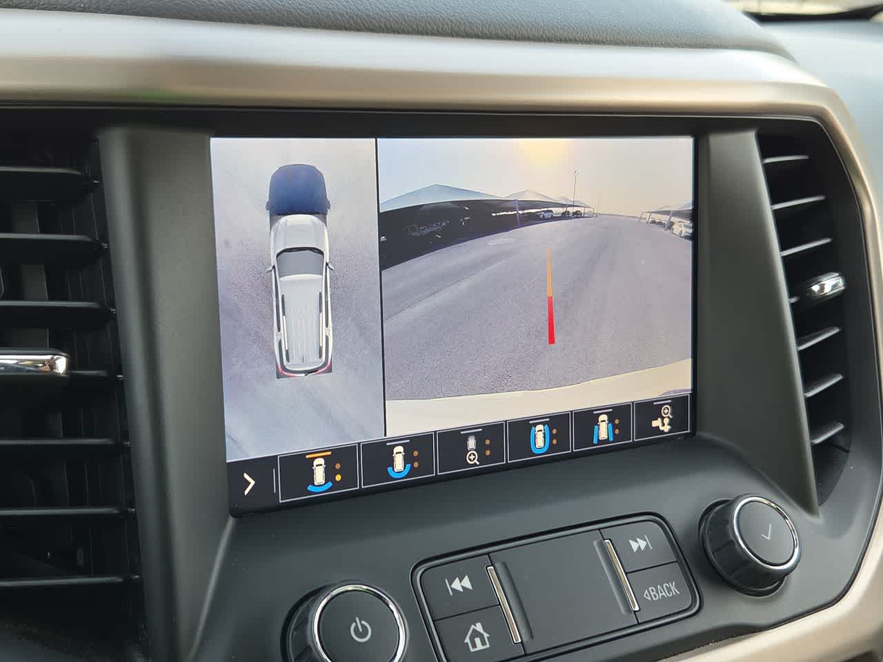 Thumbnail: 2020 GMC Acadia - 25